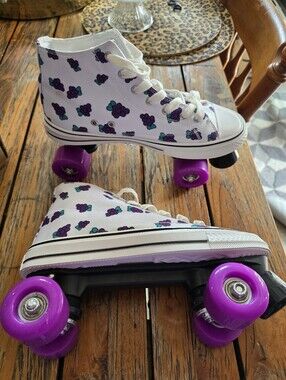 High-Top Womens Roller Shoes in White with Purple Grape Print